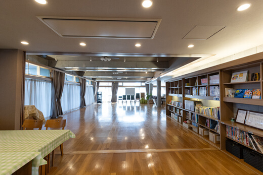 学習環境が整った施設。社員の打ち合わせなどにも